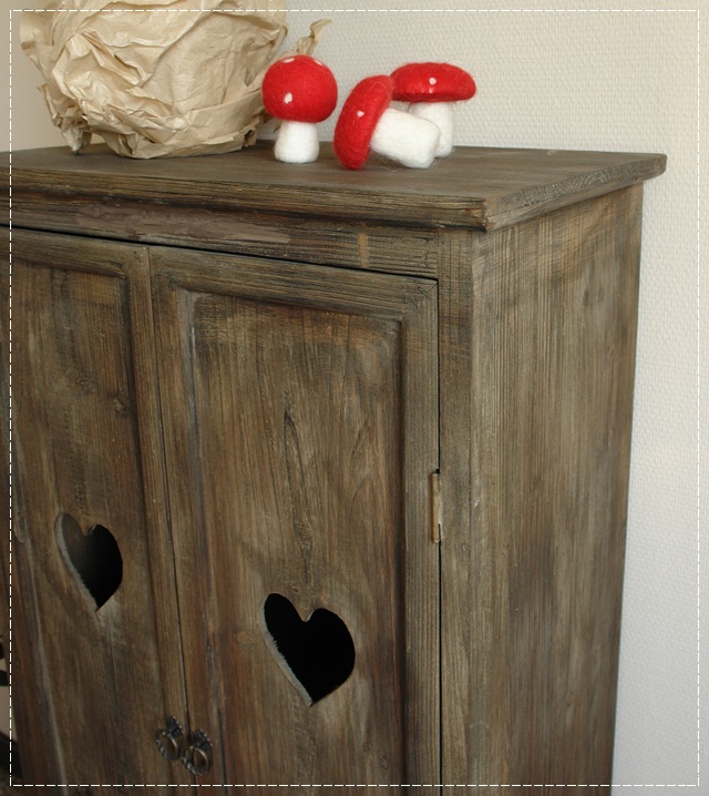 Landhaus Schrank 2 Türen mit Herz-Ausschnitt Alp-Stil Holz Used-Look | eBay